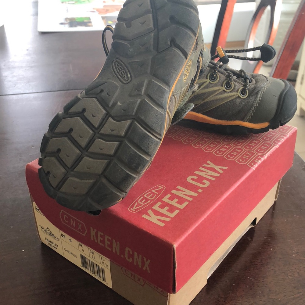 Keen toddler hiking shoes size 9 toddler